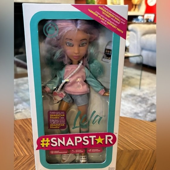 LOLA SNAPSTAR Doll New In Original Packaging - photo 2