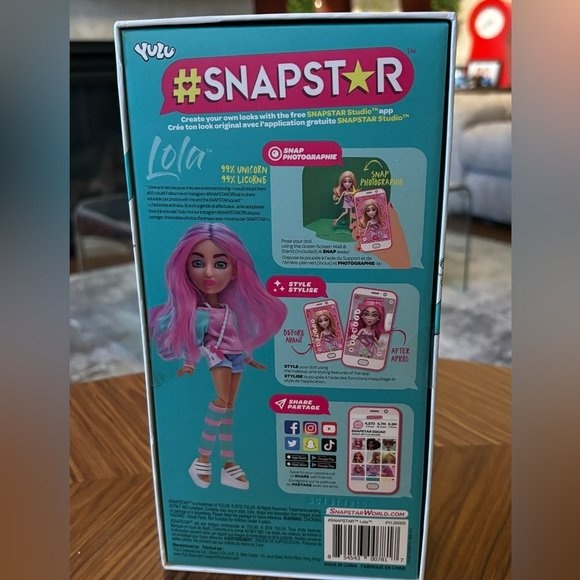LOLA SNAPSTAR Doll New In Original Packaging - photo 3