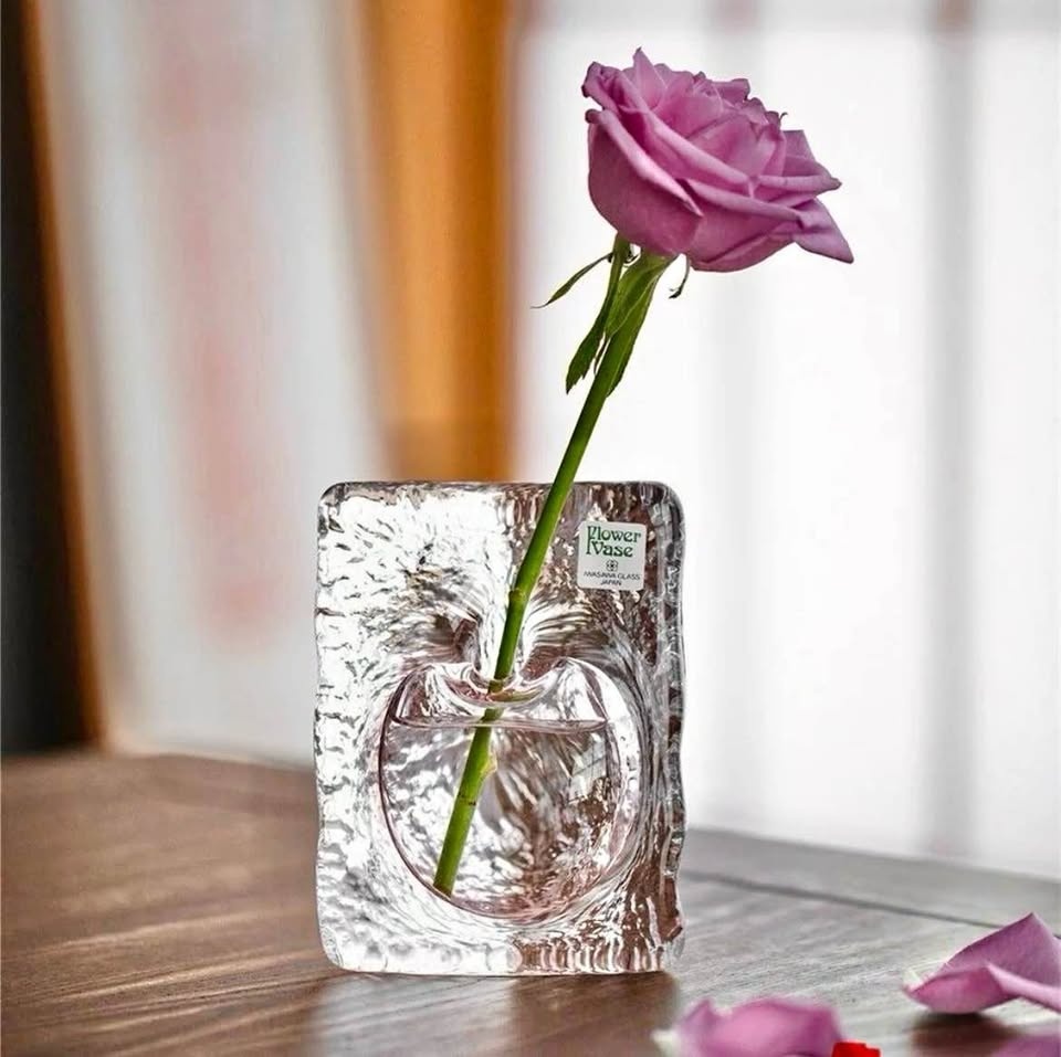 Famous Japanese Brand Apple Shaped Glass Flower Vase IWASAWA