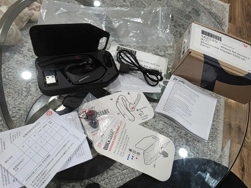 Poly Plantronics Voyager 5200 UC Bluetooth Headset image indicator(3)