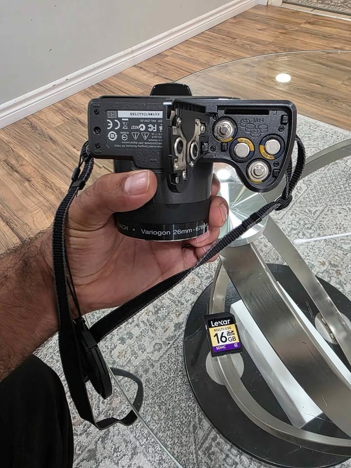 Kodak EasyShare Z981 14.0MP 26X Digital Camera Black - photo 3