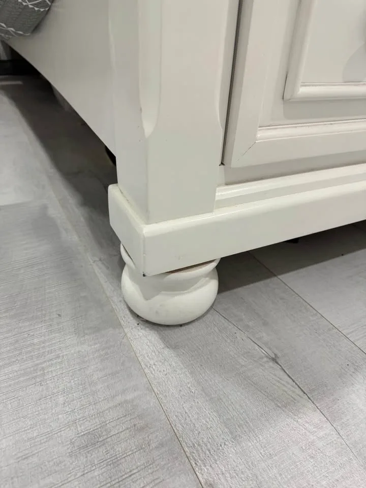 Ashley king bed - Like new image indicator(5)