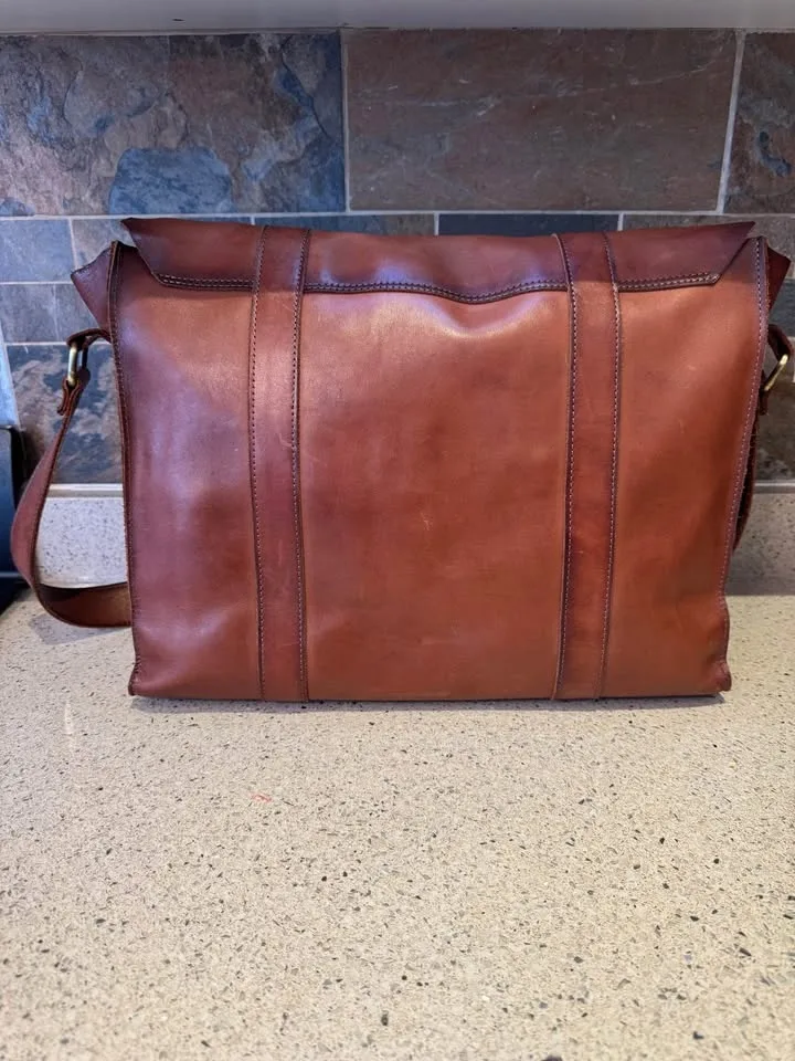 Custom leather messenger bag image indicator(2)