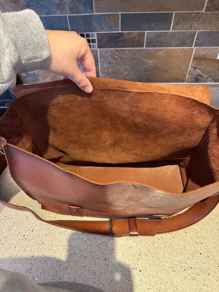 Custom leather messenger bag image indicator(3)
