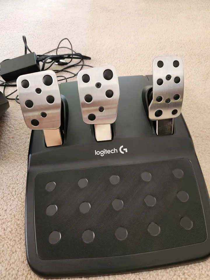 Logitech G920 Steering Wheel and Pedals image indicator(3)