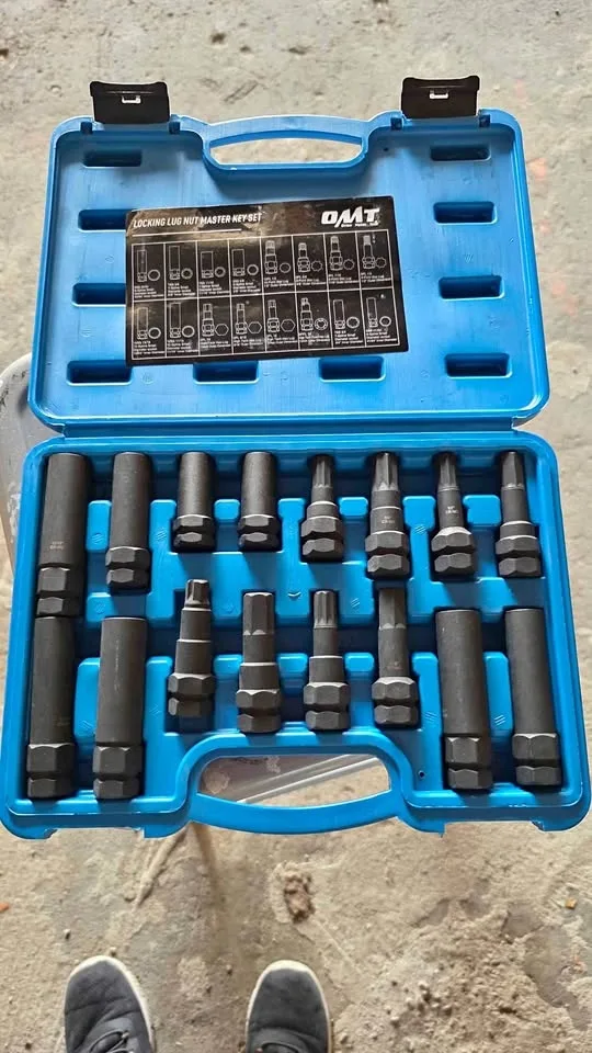 Multi-Point Lug Nut Key Set - 16 Pieces for Safe and Efficient R