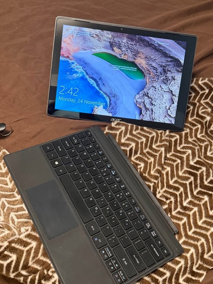 Acer Switch Alpha - 8GB RAM | 250GB SSD - Excellent - photo 2