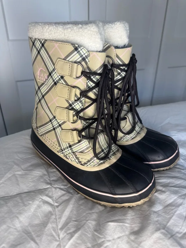 Fabulous Ladies Size 9 SOREL Waterproof Winter Boots image indicator(2)