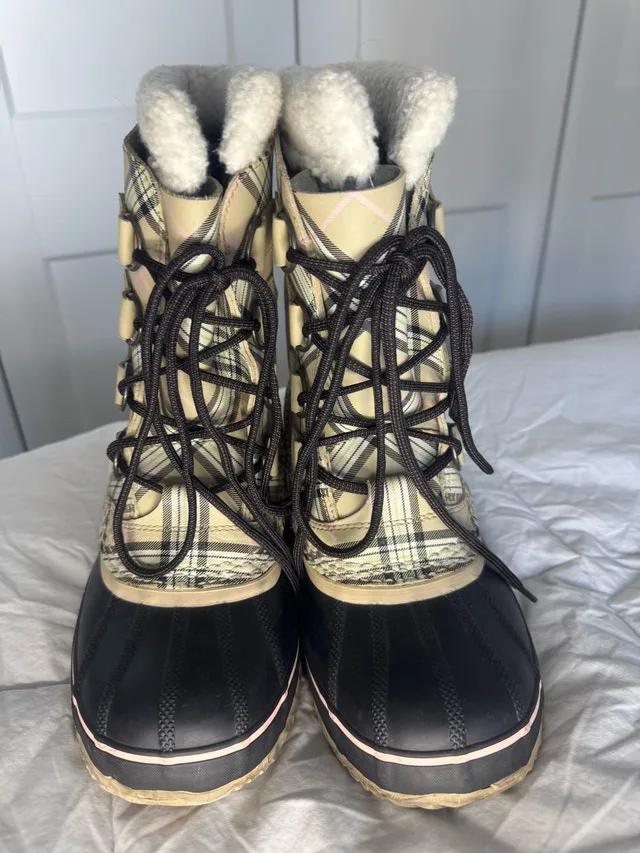 Fabulous Ladies Size 9 SOREL Waterproof Winter Boots image indicator(3)
