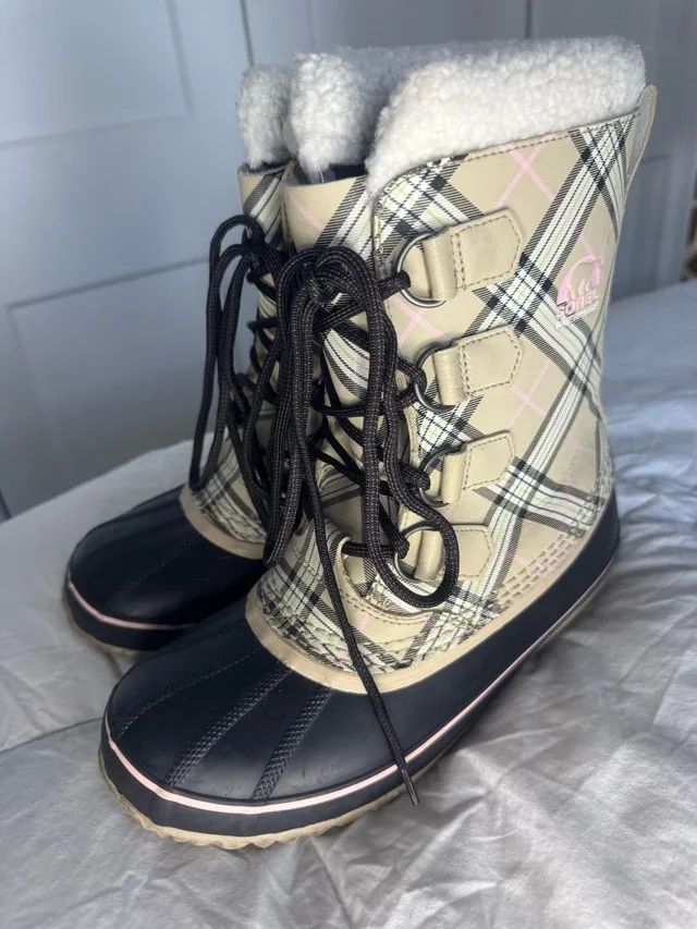 Fabulous Ladies Size 9 SOREL Waterproof Winter Boots image indicator(4)