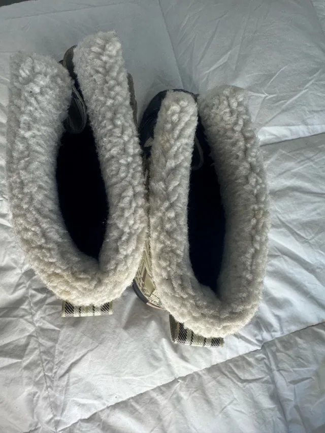 Fabulous Ladies Size 9 SOREL Waterproof Winter Boots image indicator(8)