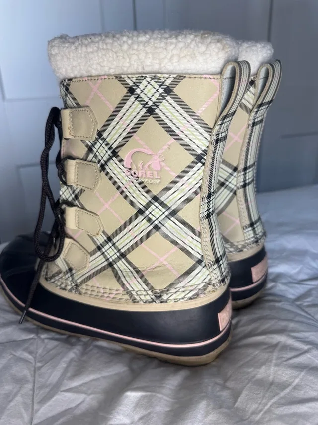 Fabulous Ladies Size 9 SOREL Waterproof Winter Boots image indicator(9)