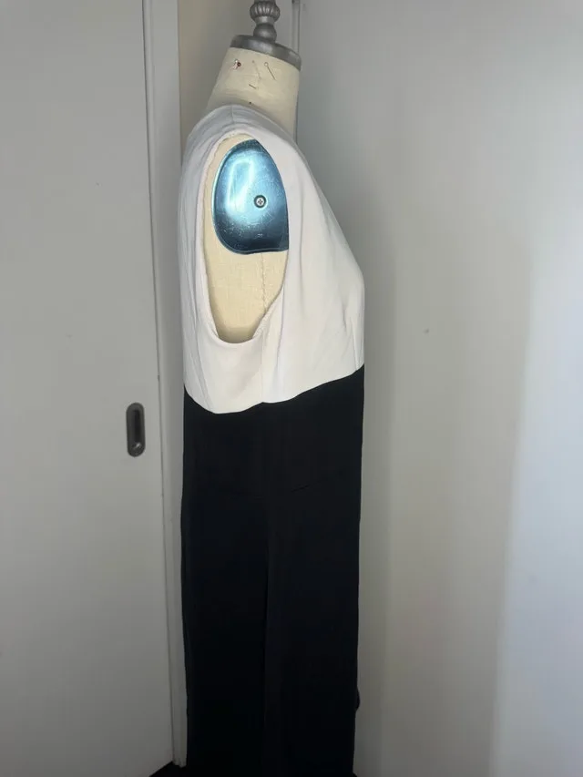 Ladies Size 14 Dress, fits Large image indicator(5)