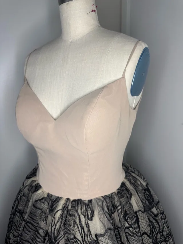 Ladies Size 6 Dress Beautiful Absolutely Gorgeous One of a Kind image indicator(5)