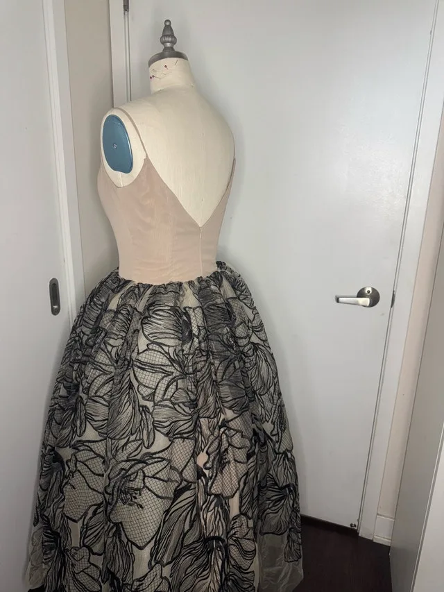 Ladies Size 6 Dress Beautiful Absolutely Gorgeous One of a Kind image indicator(6)