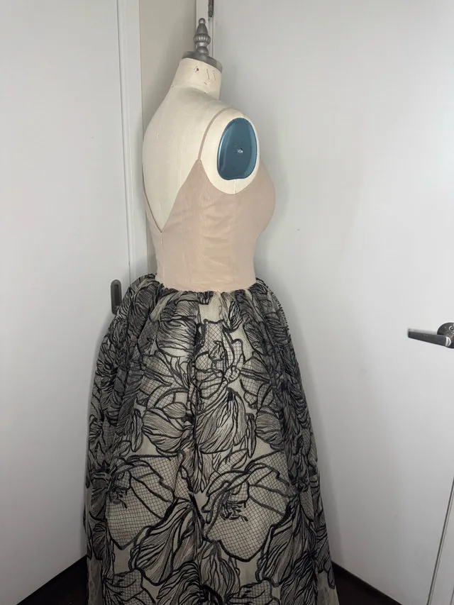 Ladies Size 6 Dress Beautiful Absolutely Gorgeous One of a Kind image indicator(7)