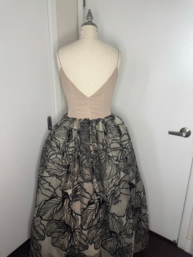 Ladies Size 6 Dress Beautiful Absolutely Gorgeous One of a Kind image indicator(8)
