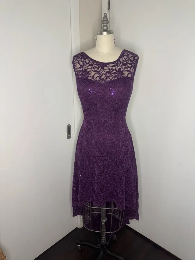 Ladies Beautiful Size Small Hi Low Lace Dress image indicator(2)