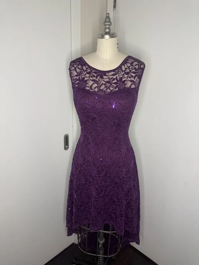 Ladies Beautiful Size Small Hi Low Lace Dress image indicator(3)
