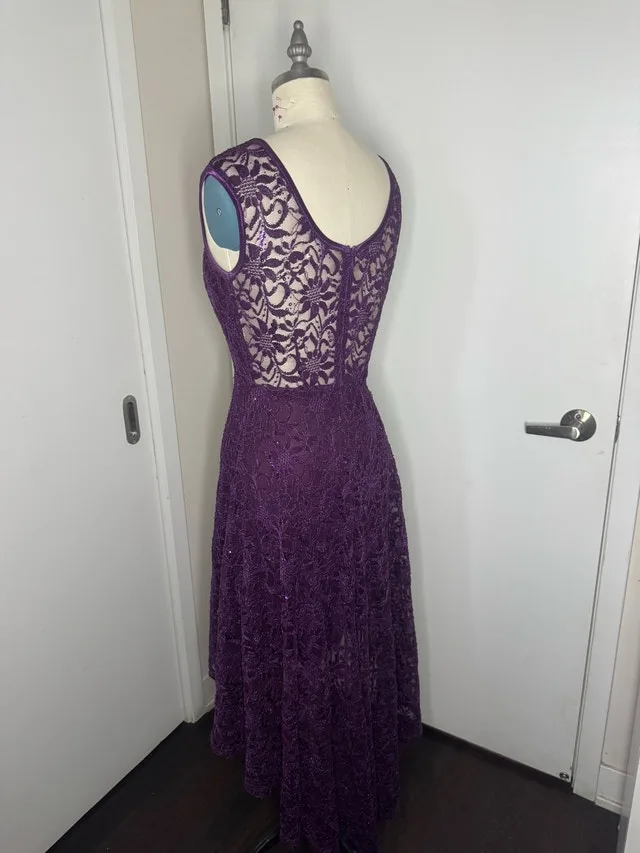 Ladies Beautiful Size Small Hi Low Lace Dress image indicator(6)