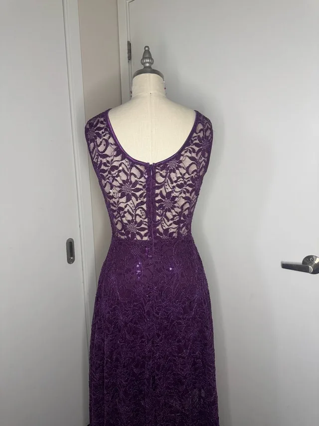 Ladies Beautiful Size Small Hi Low Lace Dress image indicator(7)