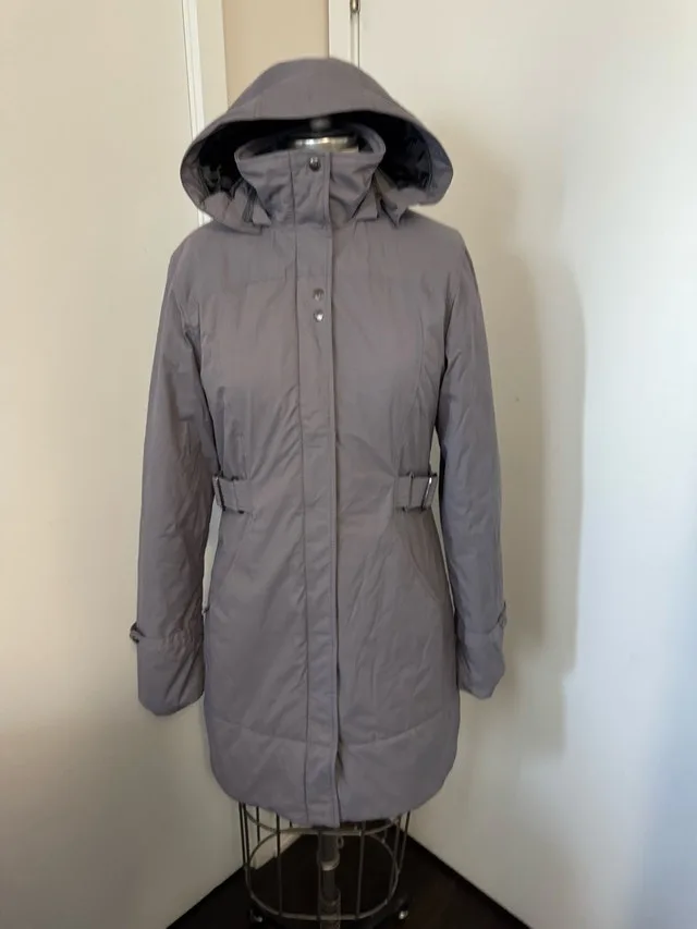 Lululemon Beautiful Size 6 Winter Coat light lilac purple colour image indicator(2)