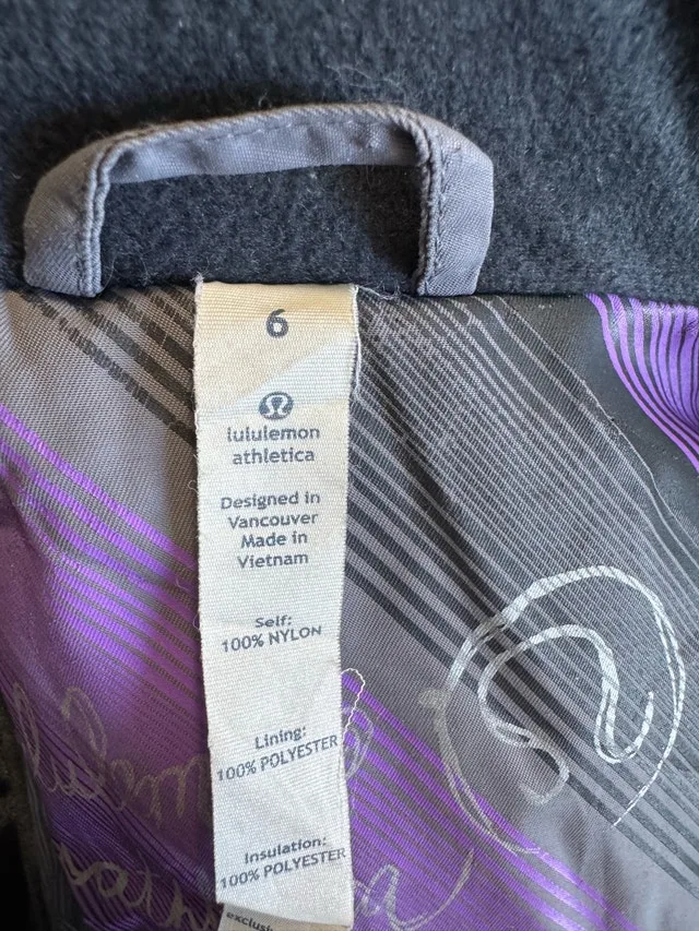 Lululemon Beautiful Size 6 Winter Coat light lilac purple colour image indicator(3)