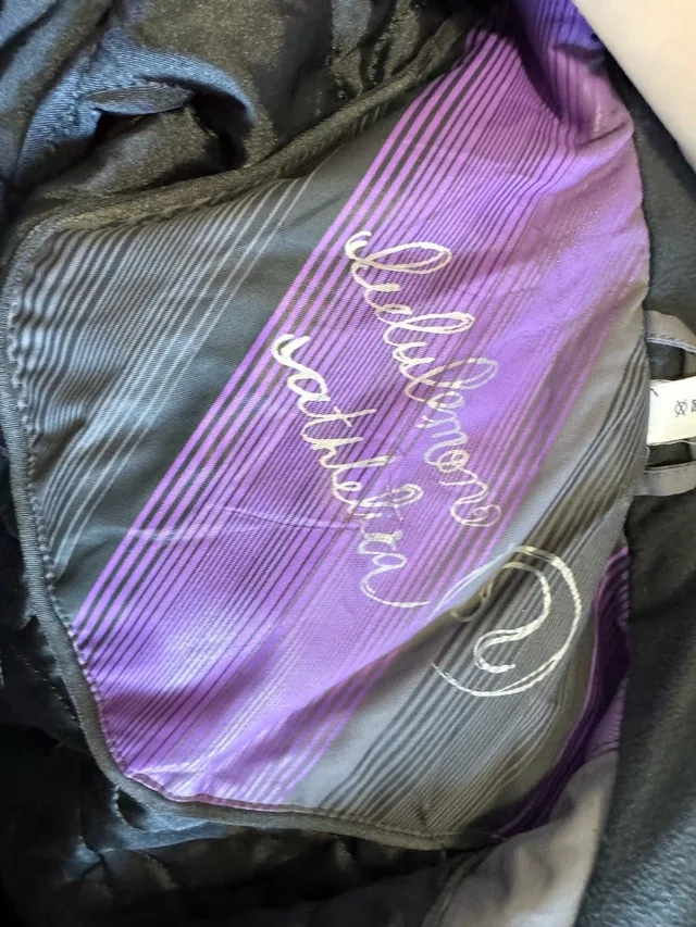 Lululemon Beautiful Size 6 Winter Coat light lilac purple colour image indicator(4)