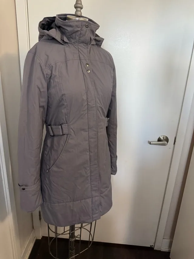 Lululemon Beautiful Size 6 Winter Coat light lilac purple colour image indicator(5)