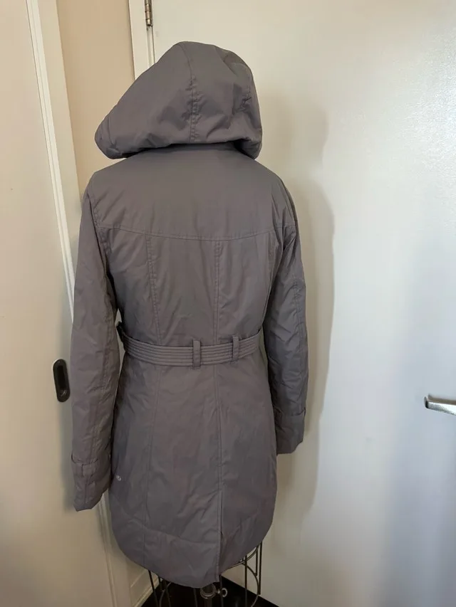 Lululemon Beautiful Size 6 Winter Coat light lilac purple colour image indicator(8)