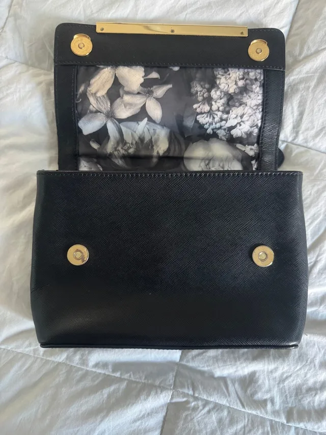 Ted Baker Purse, it’s a Handbag Style purse $30 image indicator(6)