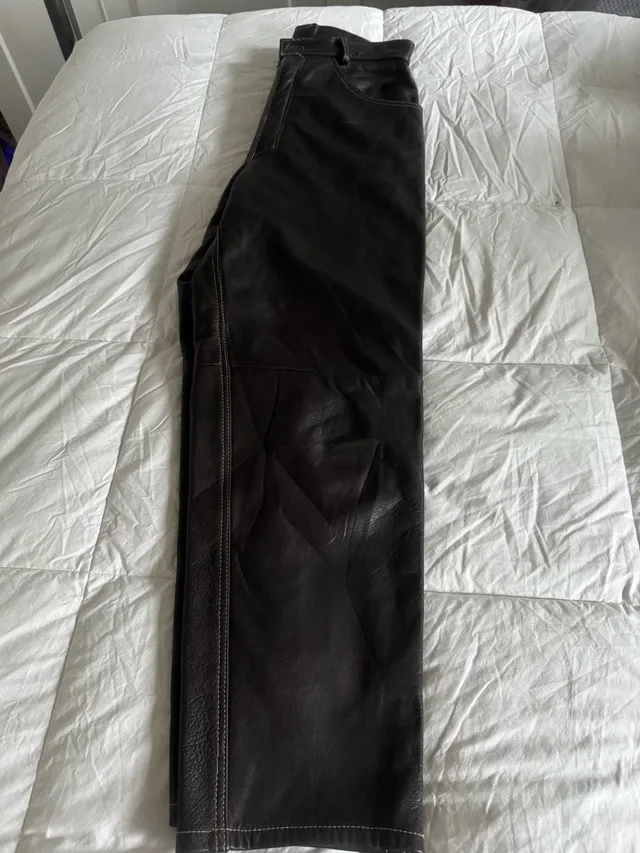 Ladies Like New Worn Once Leather Pants, beautiful chocolate image indicator(4)