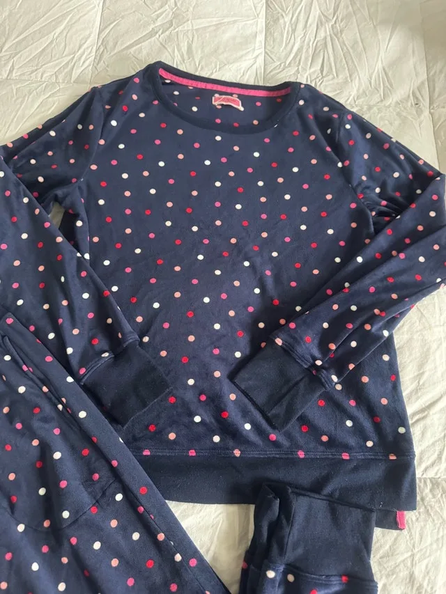 Ladies Size Small Kate Spade two piece pyjama set $20 image indicator(2)