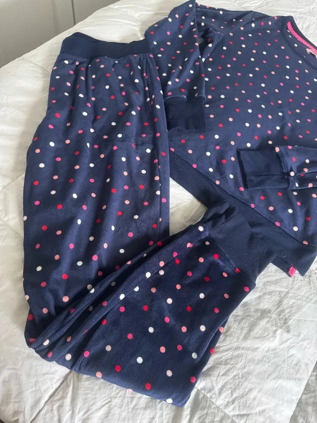 Ladies Size Small Kate Spade two piece pyjama set $20 image indicator(4)