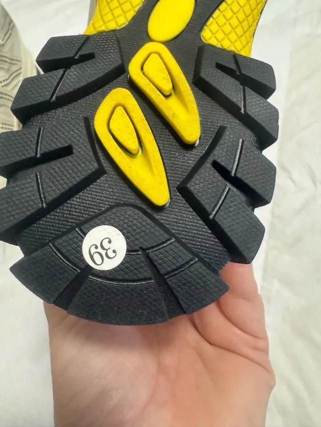 BRAND NEW Ladies Size 8 Winter Boots Brand new never worn image indicator(10)