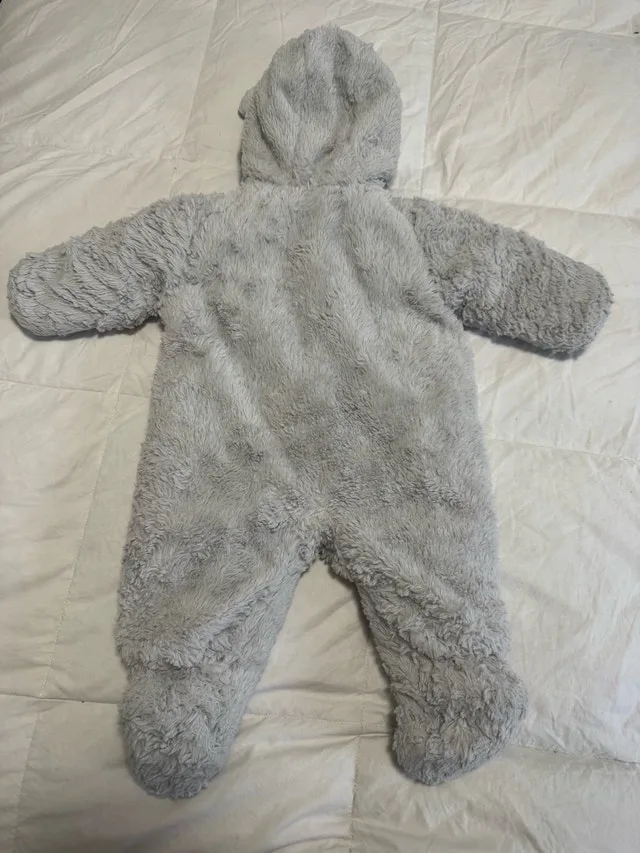 Like New Winnie the Pooh 0-3Month Winter Snowsuit Like New image indicator(2)