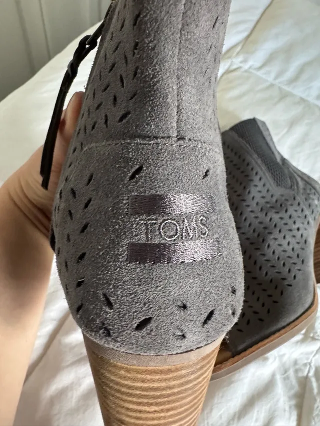 Ladies Size 11 TOMS boots New - Like New Worn Once image indicator(6)