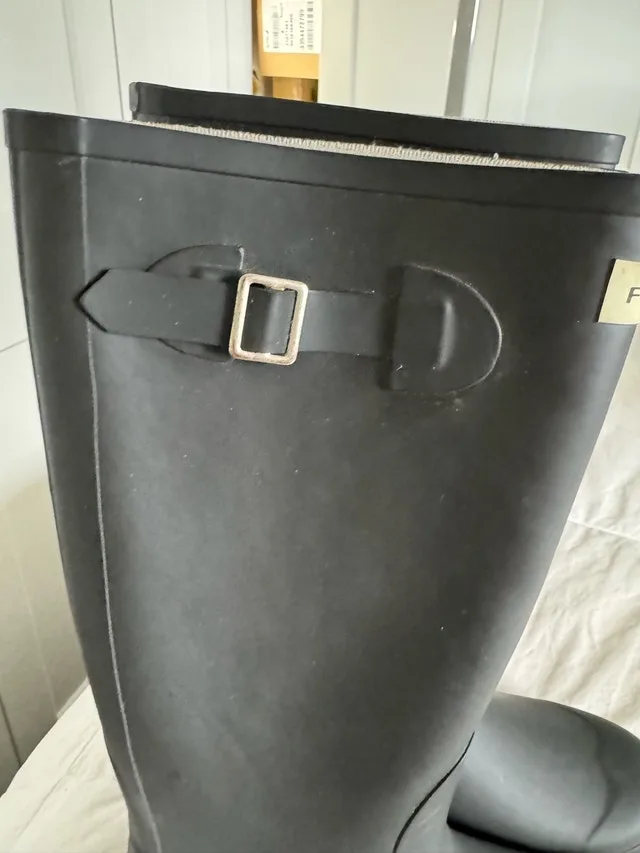 Brand New Ladies Size 11 Rain Boots $20 - New Never Worn image indicator(2)
