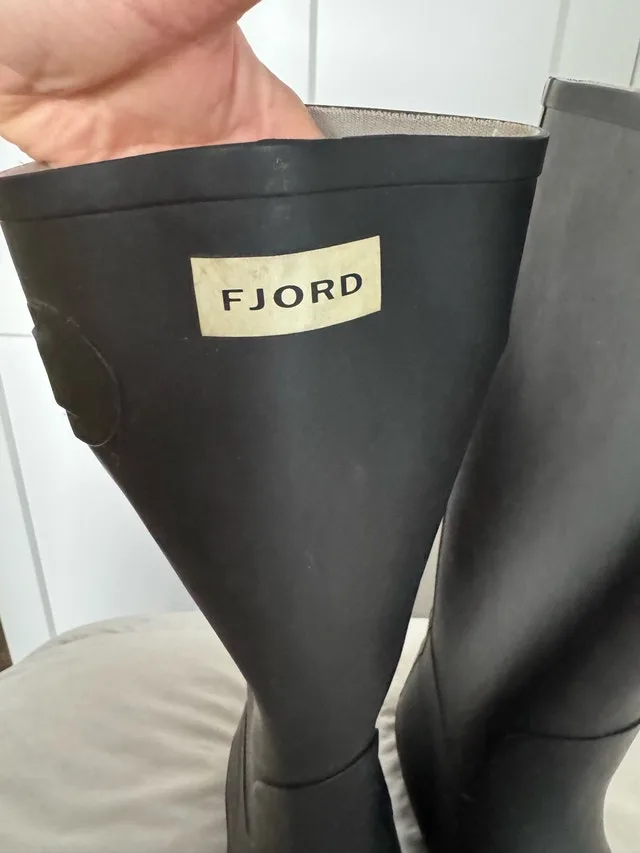 Brand New Ladies Size 11 Rain Boots $20 - New Never Worn image indicator(3)