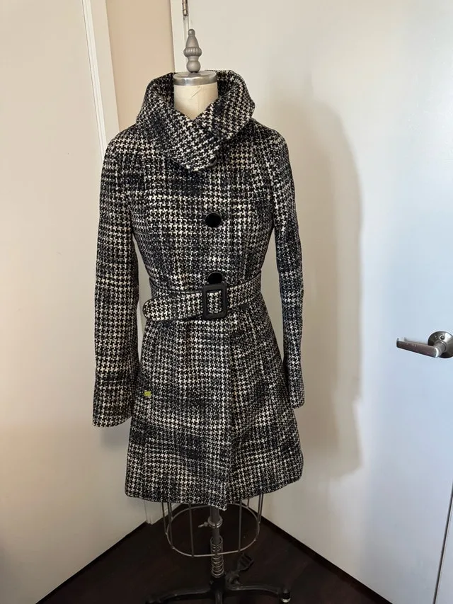 Stunning Ladies Size Small Coat purchased at Saks / Holt Renfrew