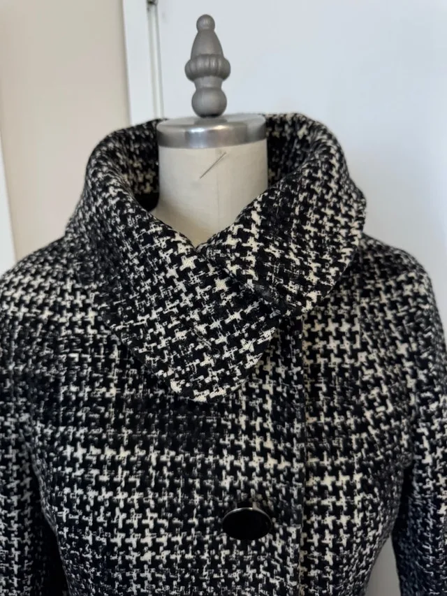 Stunning Ladies Size Small Coat purchased at Saks / Holt Renfrew image indicator(2)