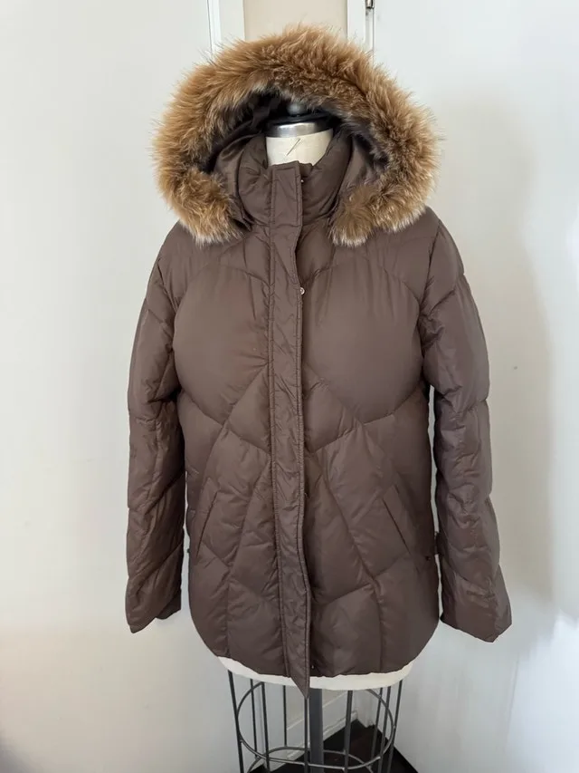 Ladies 90% Down Size Large Winter Coat, in beautiful condition