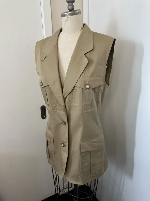 Ladies Size Medium Holt Renfrew Vest New Never Worn image indicator(2)