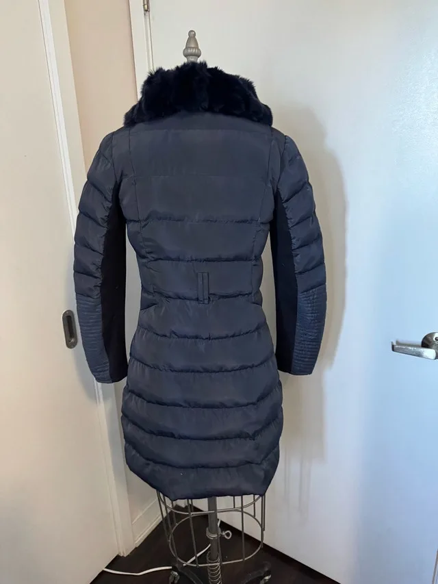 Beautiful Ladies Size Small Winter Jacket - Like New $60 image indicator(2)