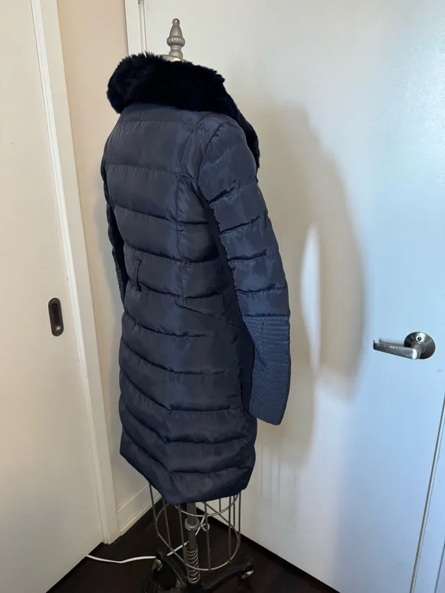 Beautiful Ladies Size Small Winter Jacket - Like New $60 image indicator(4)