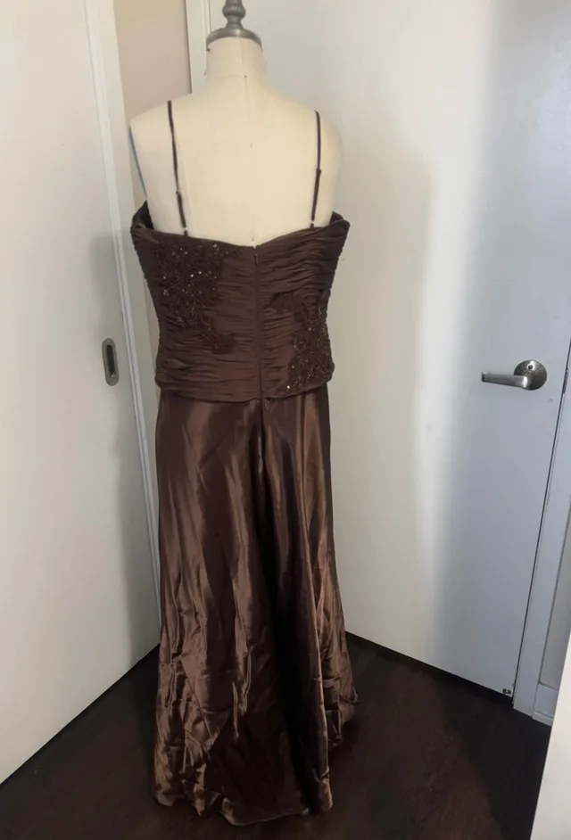 Ladies Size 16 Special Occasion Evening Dress - Worn Once image indicator(7)