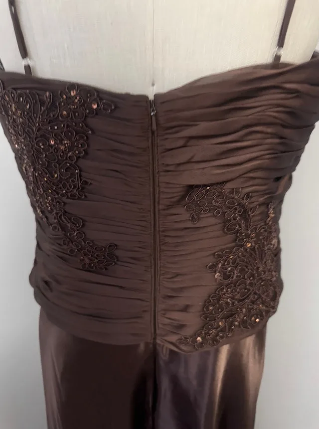 Ladies Size 16 Special Occasion Evening Dress - Worn Once image indicator(8)