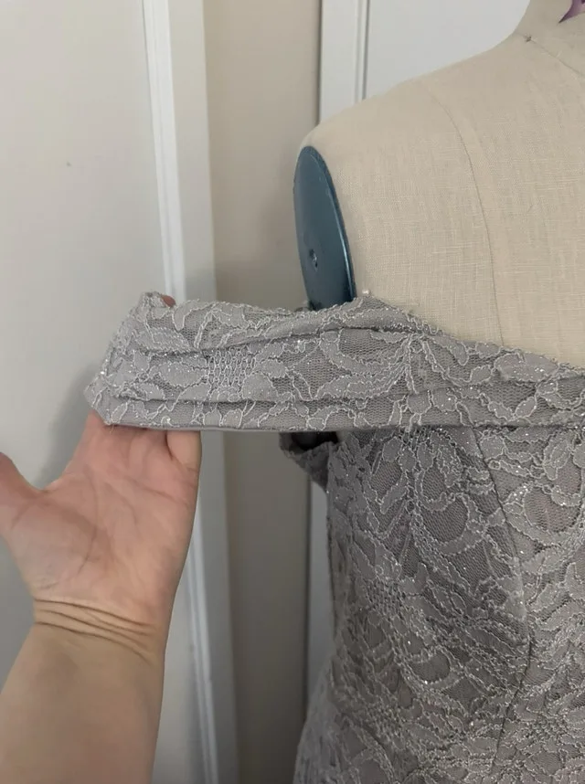 Ladies Size 17 Sliver Special Occasion Evening Dress - With tags image indicator(4)