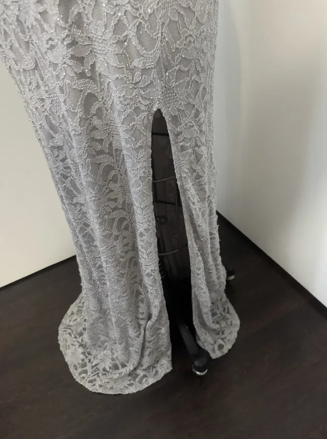 Ladies Size 17 Sliver Special Occasion Evening Dress - With tags image indicator(5)