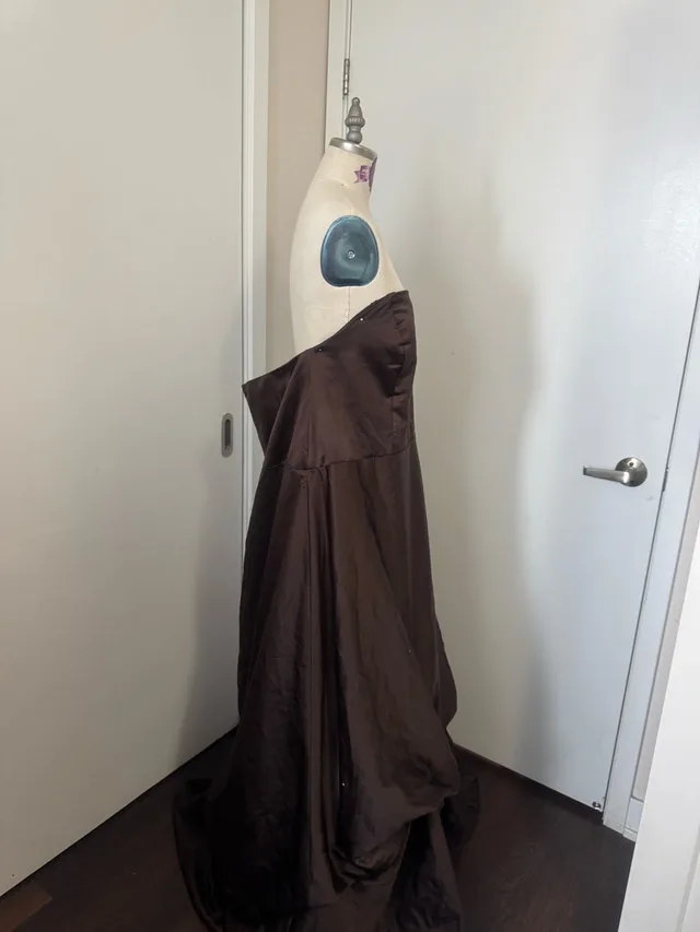 Ladies, Stunning Beautiful, chocolate evening dress Plus Size 22 image indicator(4)